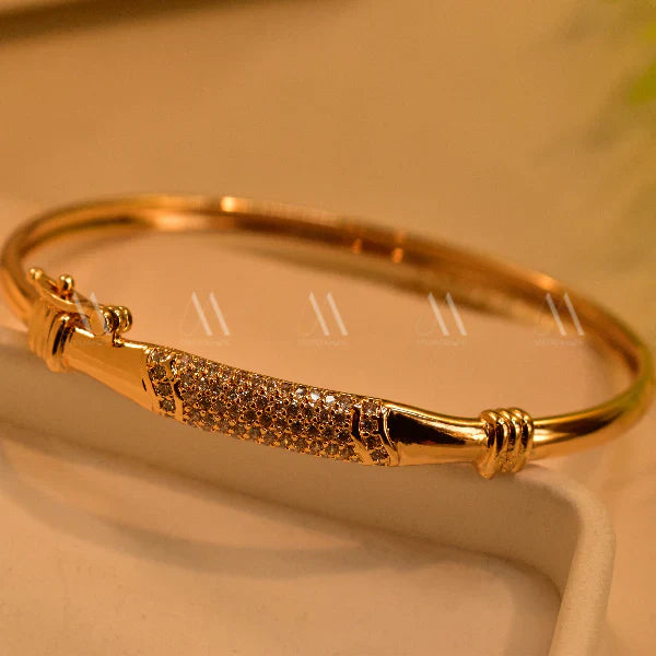 Stylish Design Crystal Stones Bracelet for Girls/Women